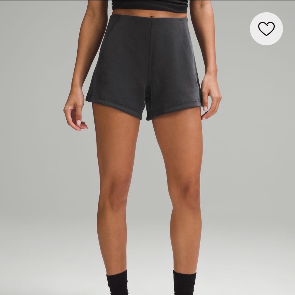 Lululemon athletica Softstreme Kick-Flare Mid-Rise Short 4"